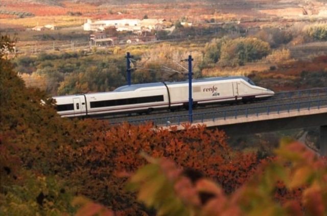 Renfe предлагает билеты на поезд AVE за полцены